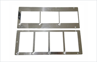 The SBS standard vessels can be placed on the dispensing stage: 12/24ch dispensing in the 4-distribution area for 96/384ch simultaneous dispensing and 8/16ch dispensing in the 3-distribution area.